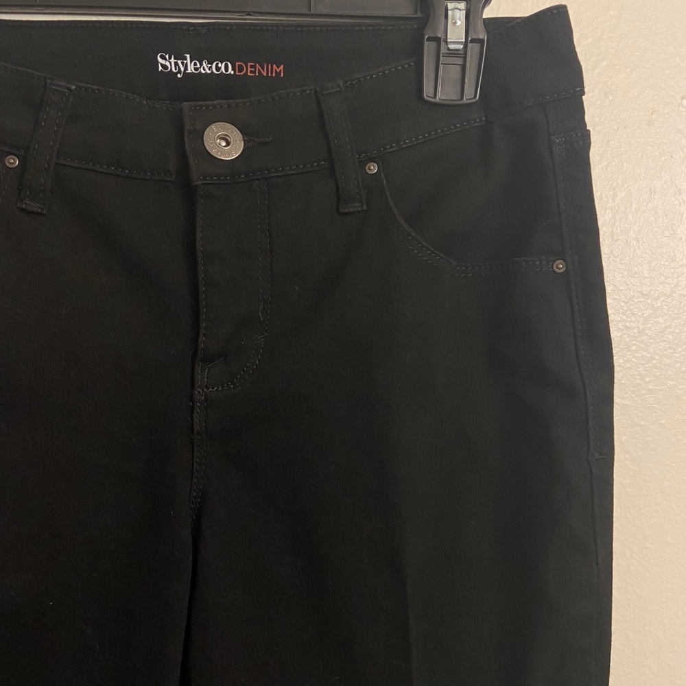 BLACK DENIM SKINNY JEANS! SIZE 4!
